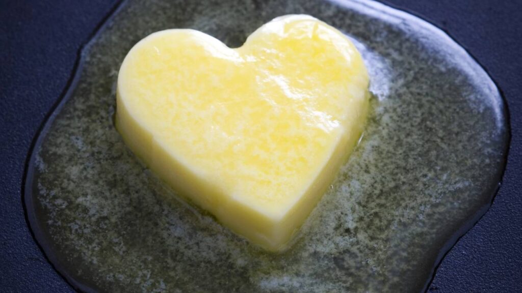 Manteiga ou margarina? Qual é mais saudável e entenda diferenças que podem ajudar nas escolhas do dia a dia