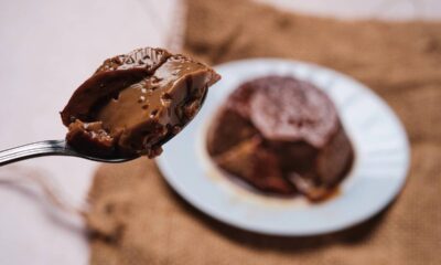 Sobremesa de mousse de chocolate na travessa vira sucesso em qualquer mesa