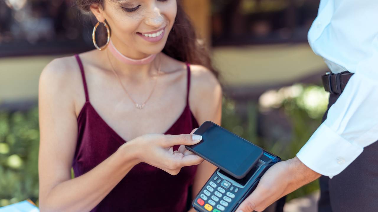 Como funciona o NFC e como os dados são trocados sem contato