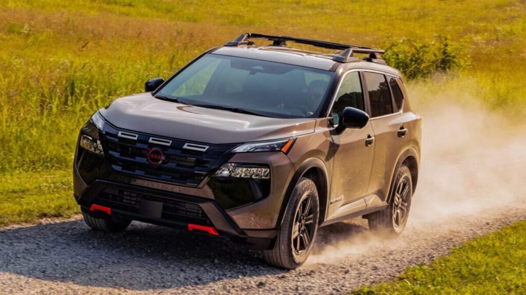 Nissan prepara Rogue híbrido plug-in com recarga em rápida e visual esportivo para o Brasil