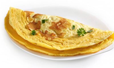 Receita de omelete de micro-ondas usa poucos ingredientes, praticidade e preparo simples