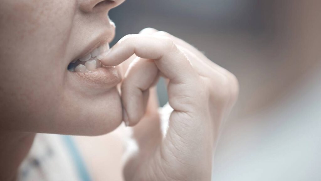 O que acontece quando você rói unhas com frequência e não percebe
