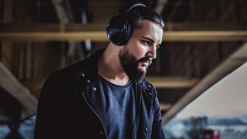 Psicologia explica por que algumas pessoas se apegam a músicas tristes