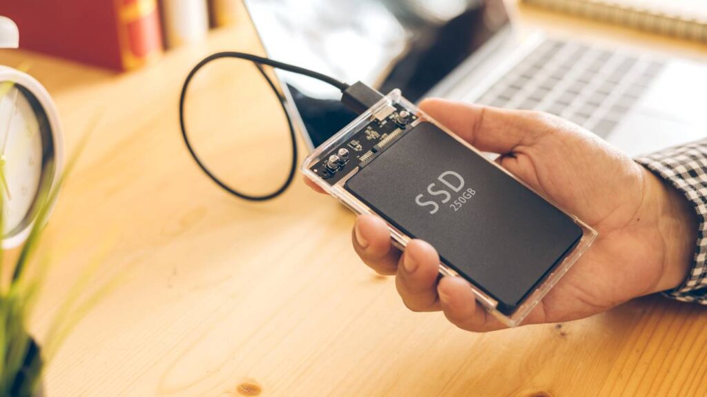 O que é um SSD, como funciona e entenda por que instalar esse componente pode transformar qualquer computador lento