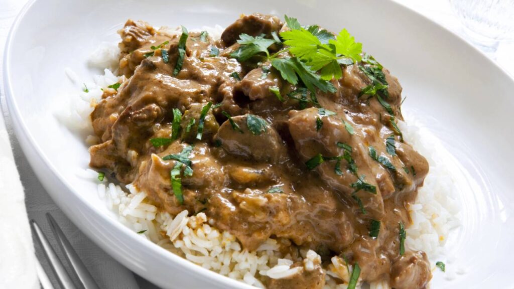 Esse strogonoff de carne com creme de ricota é perfeito para o almoço de Natal