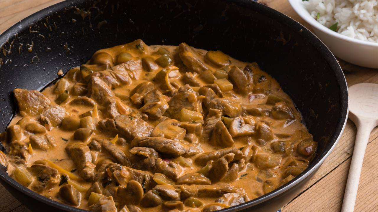 Esse strogonoff de carne com creme de ricota é perfeito para o almoço de Natal
