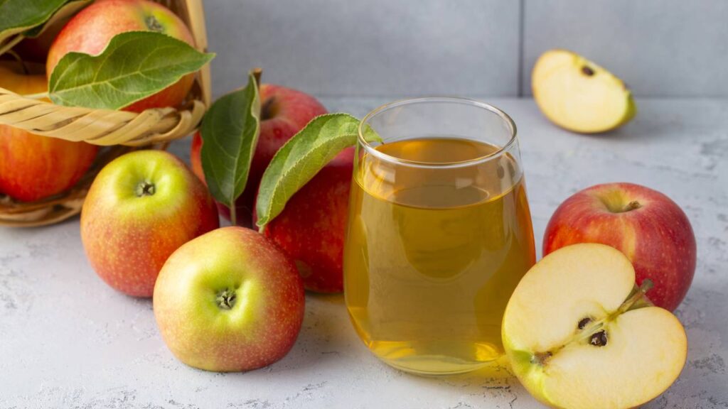 Como uma fruta fácil de encontrar pode atuar no colesterol ruim e ainda proteger o organismo de doenças comuns