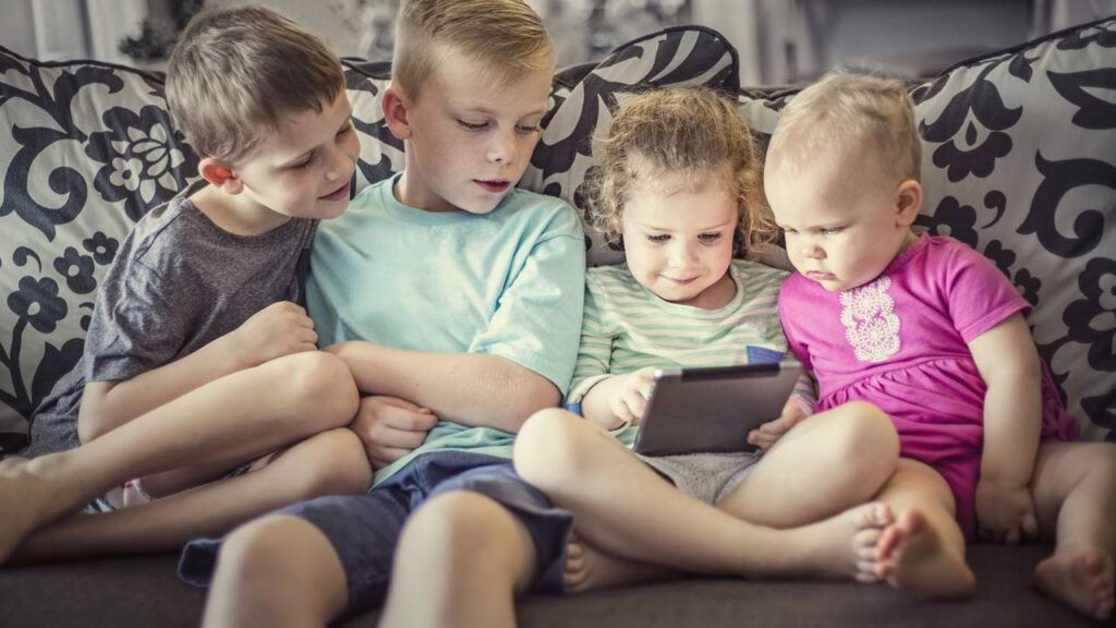 Os principais erros ao tirar telas das crianças que podem gerar conflitos, ansiedade e resistência