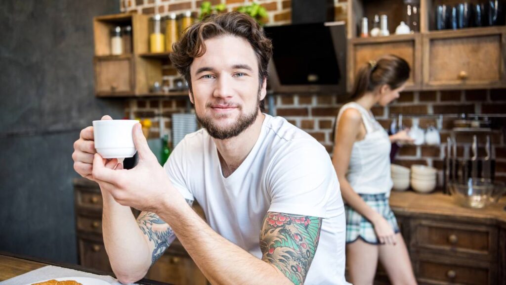 O que acontece com o sabor do café quando ele é reaquecido