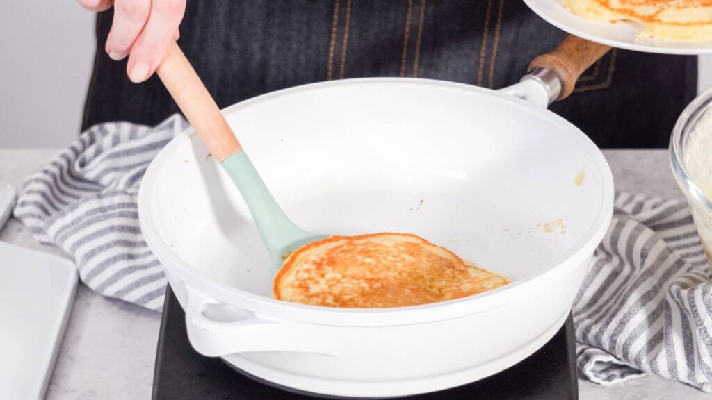 Basta 2 ovos e 2 bananas! A receita fitness barata com banana que viralizou por unir nutrição, sabor e preparo em minutos