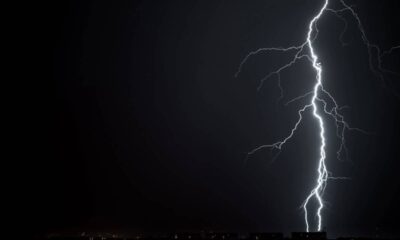 Por que os trovões parecem mais altos quando estamos em casa e assustam mais