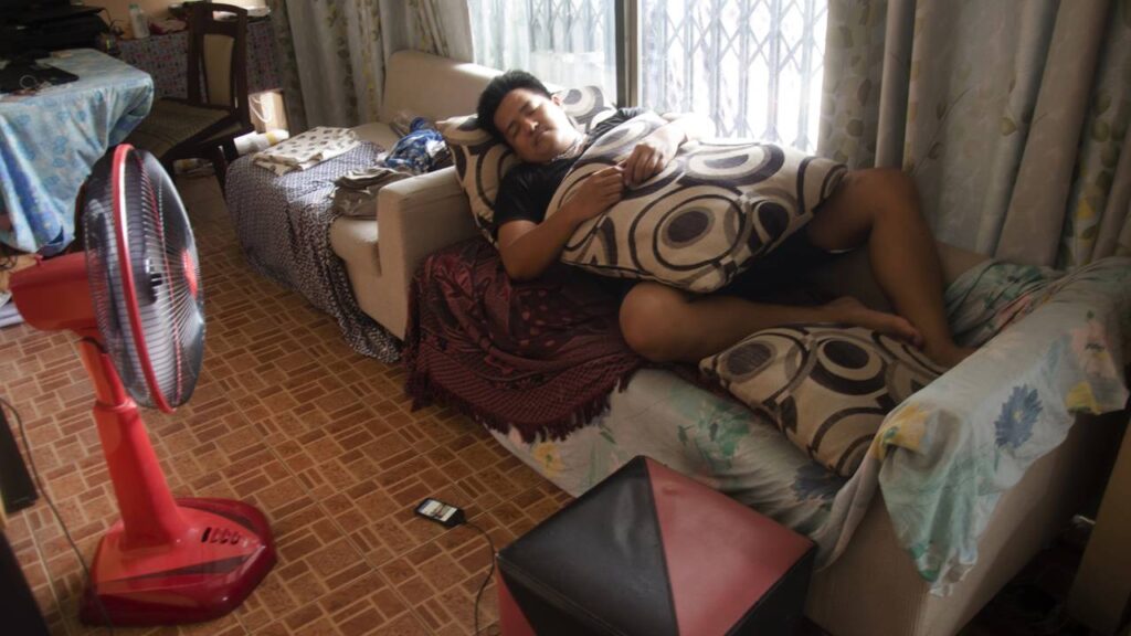 Parece que o sono só funciona direito se o vento e barulho do ventilador estiverem presentes - Créditos: depositphotos.com / anirut