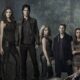 O elenco de The Vampire Diaries posa em floresta, com Nina Dobrev, Ian Somerhalder e Paul Wesley.