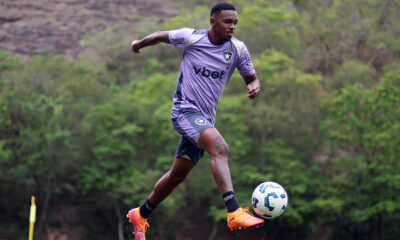 Botafogo acerta saída de Jeffinho para o futebol chinês; saiba detalhes