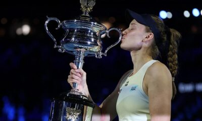Rybakina vence Sabalenka de virada e conquista primeiro título do Australian Open