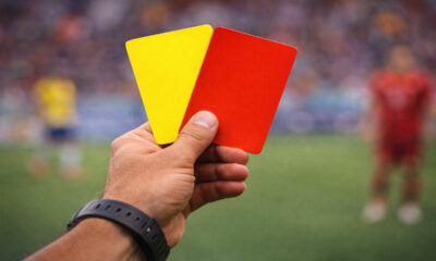 Como surgiram os cartões amarelo e vermelho e por que eles mudaram o futebol