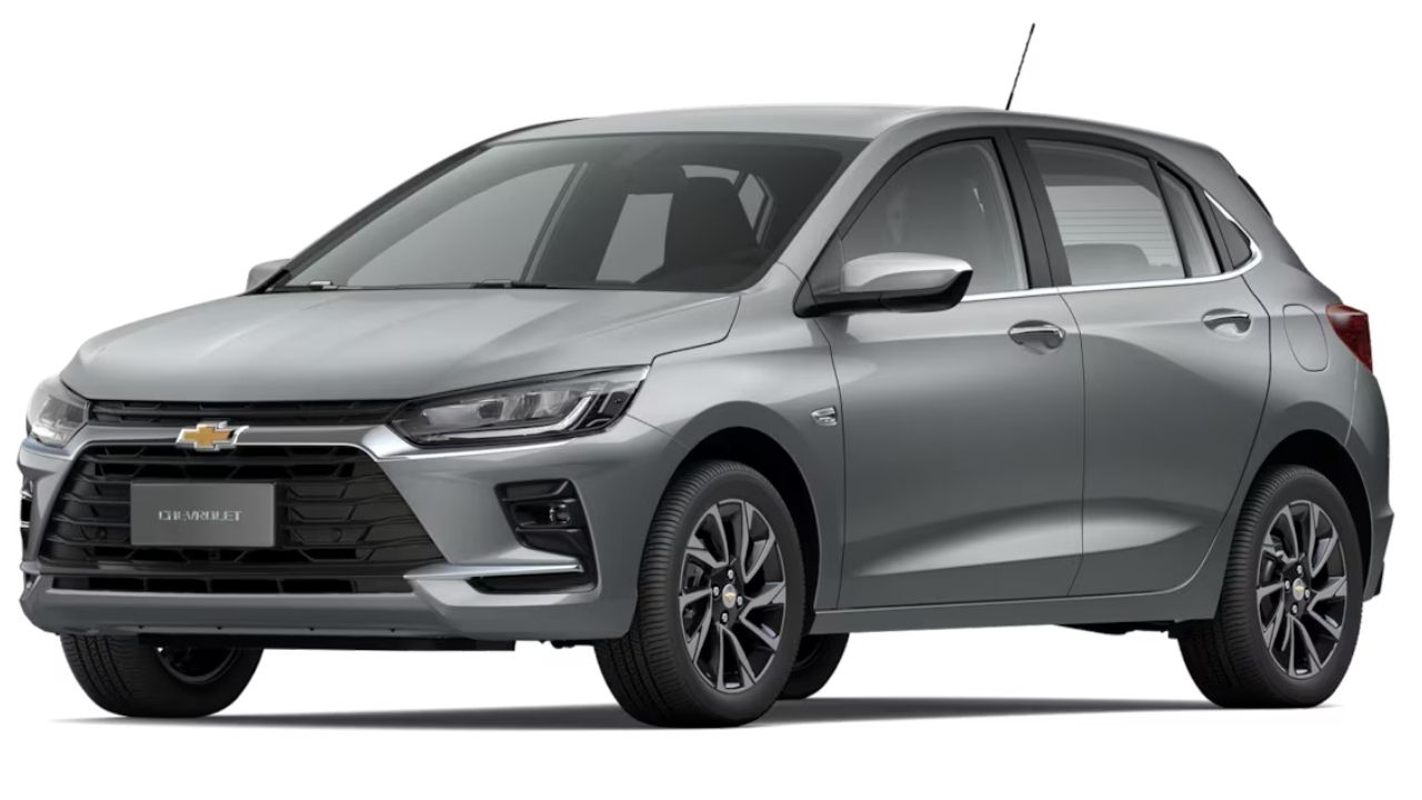 Chevrolet Onix Plus 2026 tenta sustentar os sedãs em mercado em retração