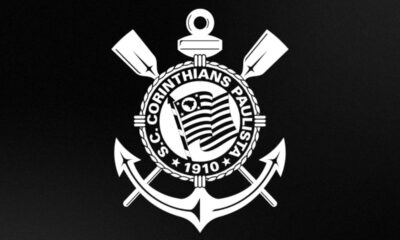 Corinthians negocia ex-Manchester United em acordo que envolve bônus