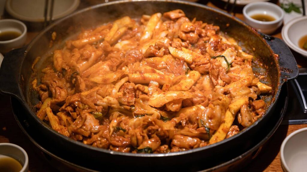 Dakgalbi: Receita coreana que virou febre por ser picante saborosa e muito diferente do comum