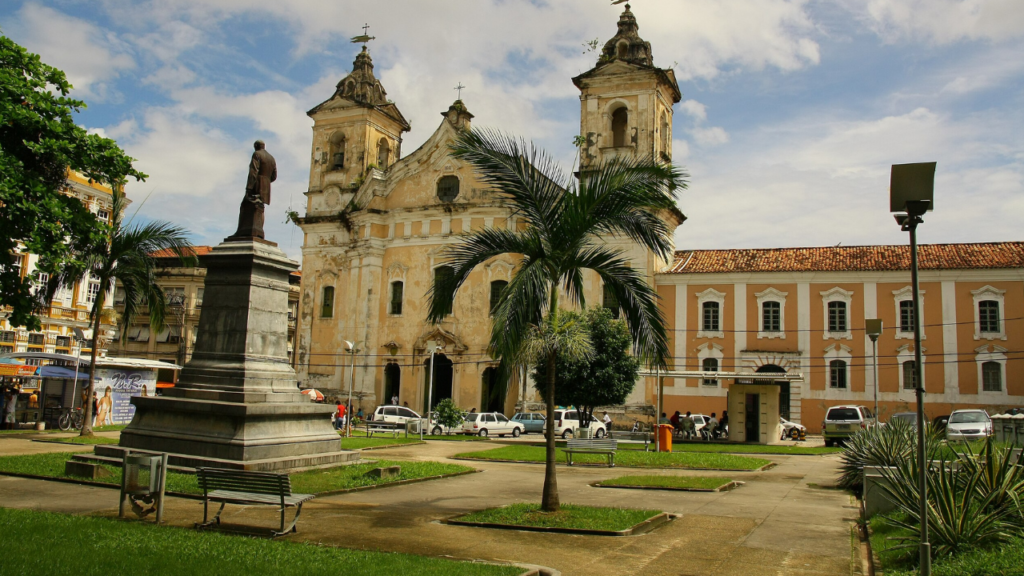 Uma grande cidade da Amazônia combina sabores e cheiro de ervas medicinais com arquitetura europeia