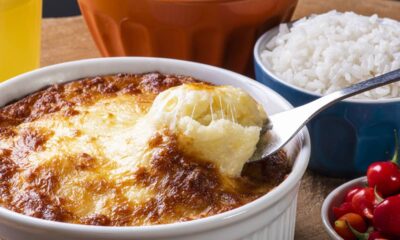 Escondidinho de frango simples rende bem e mantém calorias sob controle