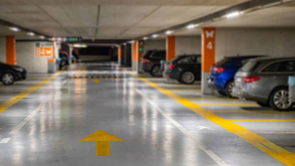 Estacionamentos viram foco de tensão e regras simples evitam conflitos