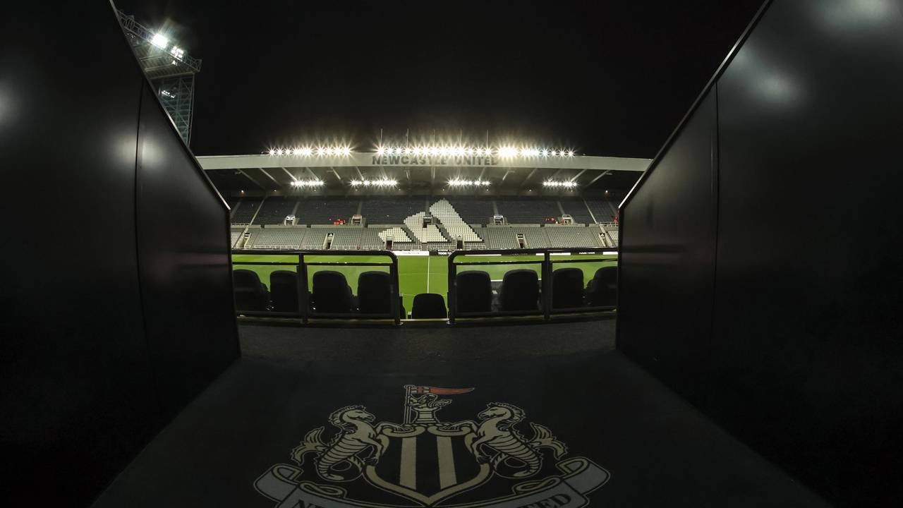 Newcastle entra na briga pela contratação de jovem promessa, lateral do Santos