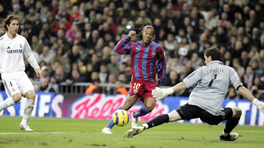10 gols de Ronaldinho Gaúcho marcaram Copas, clássicos e estádios históricos