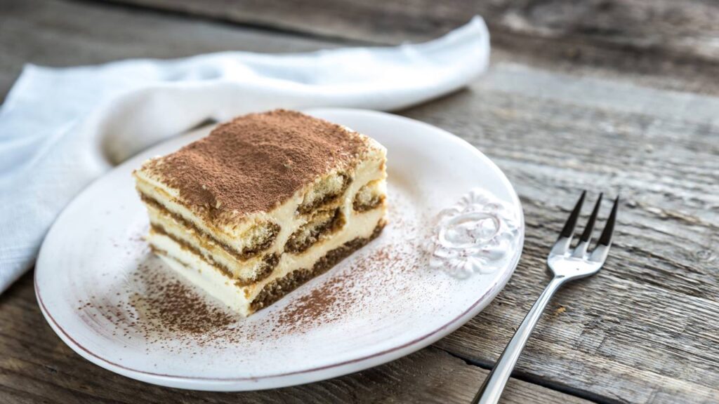 Como fazer um autêntico tiramisu italiano em casa com uma receita fácil e tradicional
