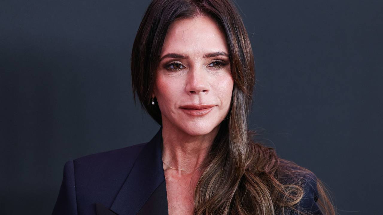 O poder da alfaiataria: como copiar os looks elegantes de Victoria Beckham no trabalho