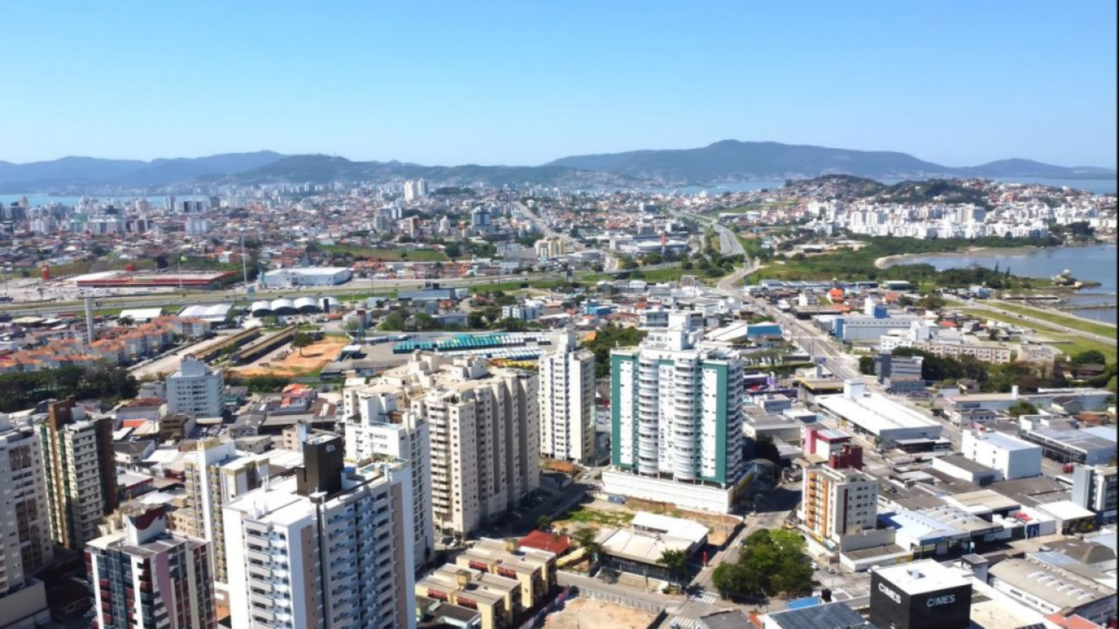 A cidade de Santa Catarina vizinha de Florianópolis que lidera em qualidade de vida e em crescimento no Sul