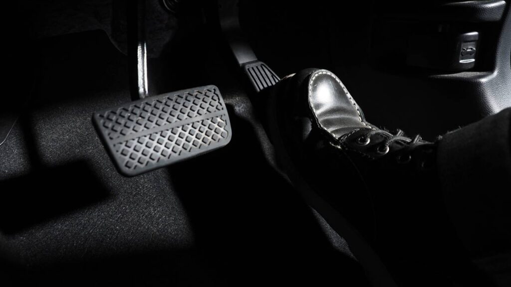 Dispositivo melhora resposta do acelerador e transforma dirigibilidade do carro