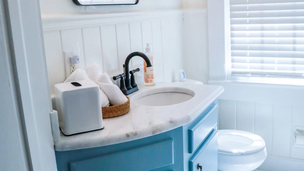 5 perigos no banheiro que podem causar acidentes graves e muita gente ignora