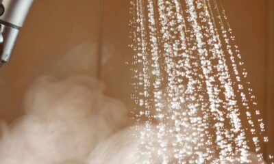 Benefícios e riscos do banho quente para o corpo e quando ele ajuda ou pode fazer mal