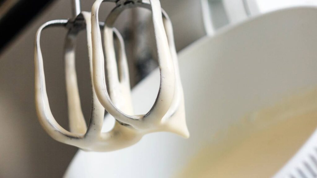 Como escolher uma batedeira planetária para criar receitas pesadas como pão, pizza e panetone