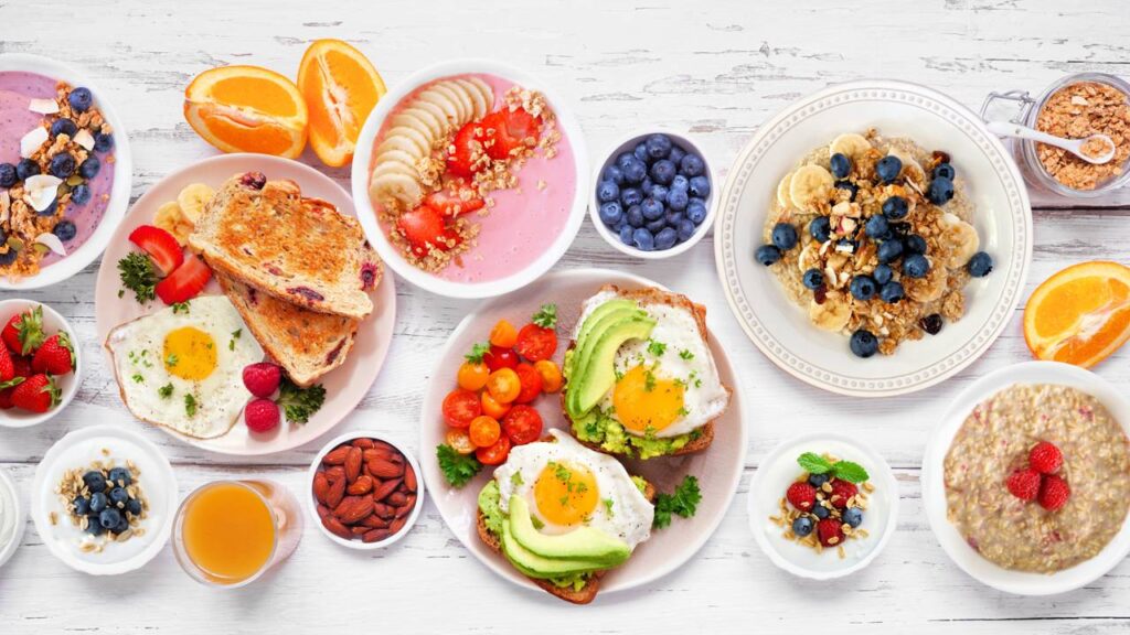 Coma esses 5 alimentos para o café da manhã e evite esses erros comuns logo ao acordar