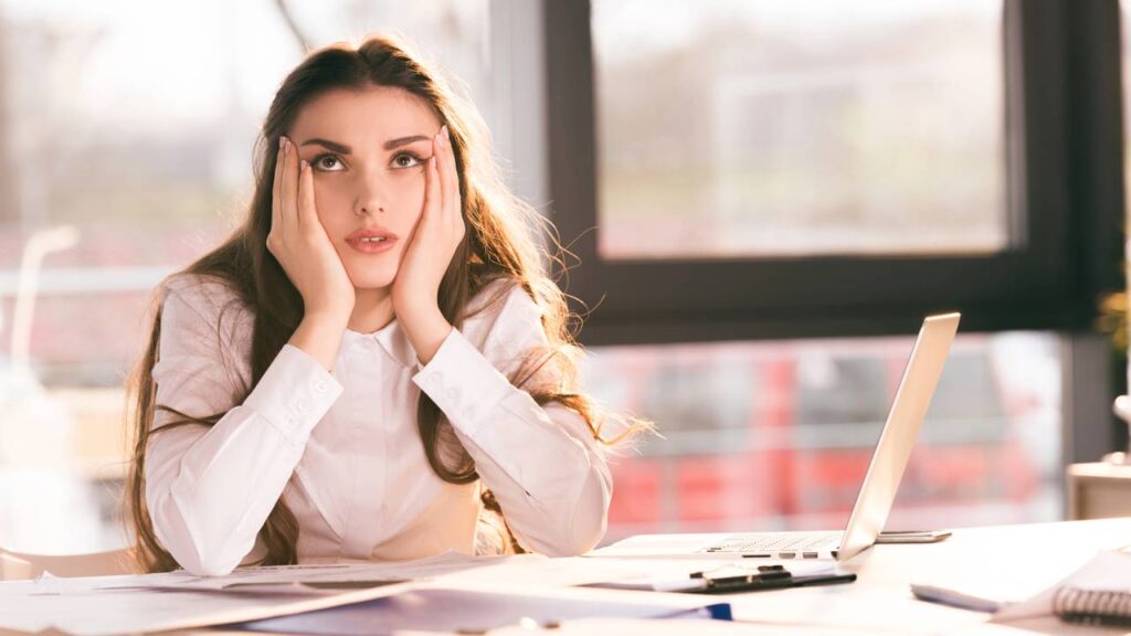 Sinais de que você está vivendo no piloto automático e não percebe mais o próprio dia a dia