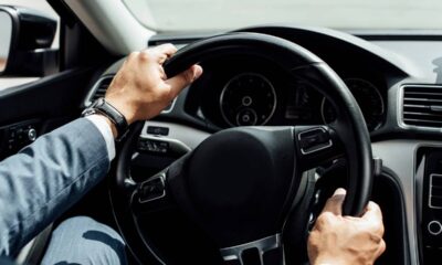 Por que carros menos potentes às vezes aceleram mais rápido que modelos esportivos?