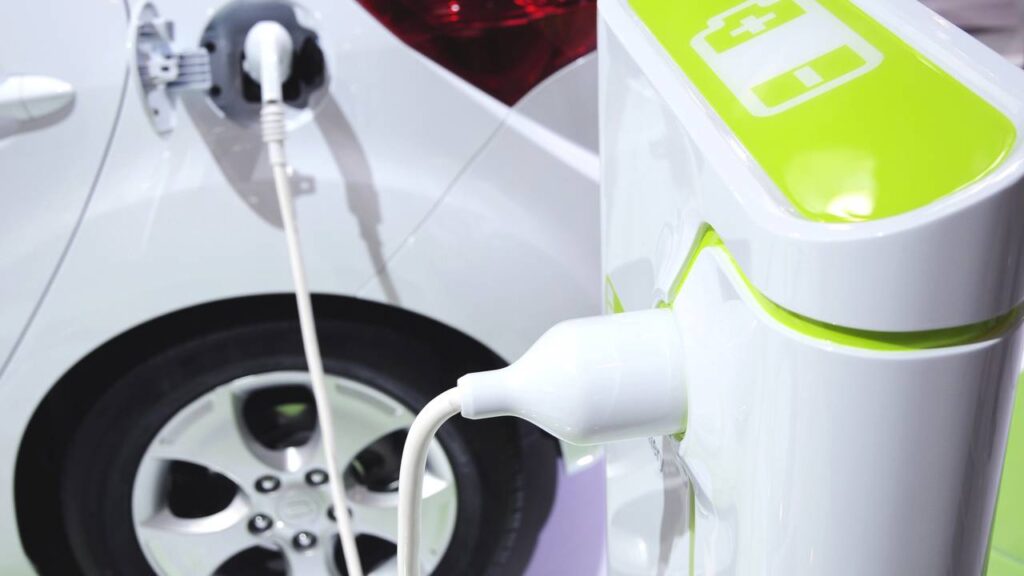 Recarga pública fica mais cara e coloca em dúvida uma das maiores vantagens dos carros elétricos