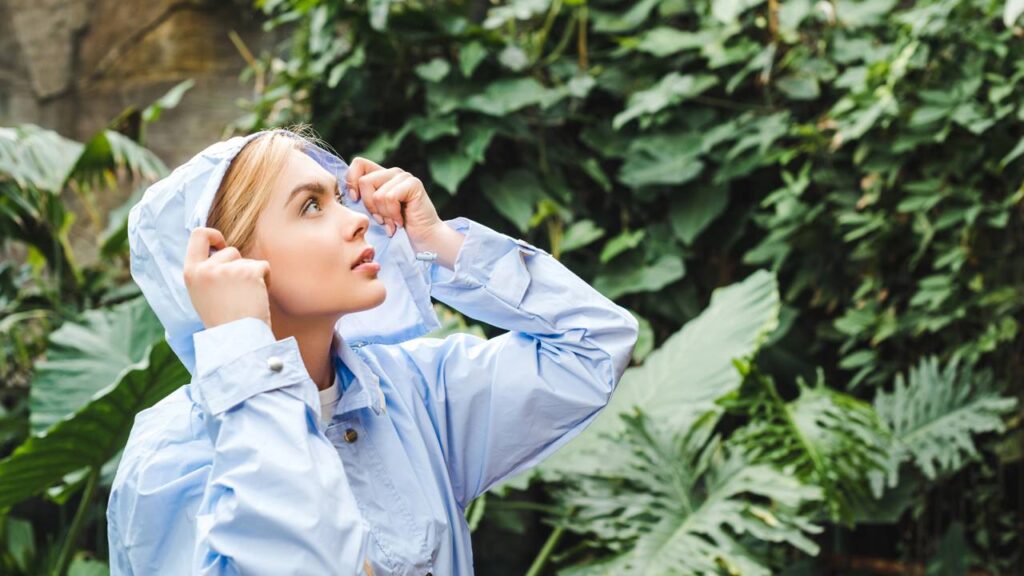 Quem sente o cheiro da terra molhada quase sempre para por um instante