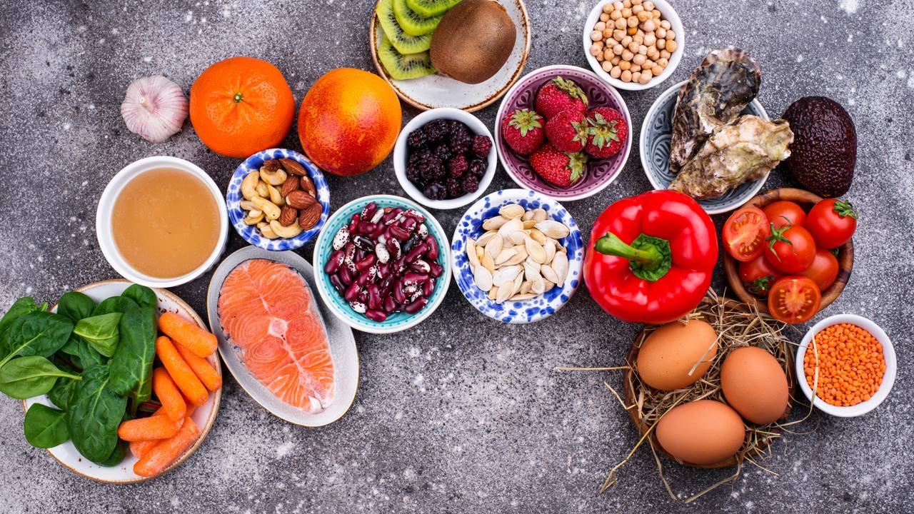 Alimentos ricos em colágeno ajudam a reduzir o inchaço nas pernas e fortalecer as articulações