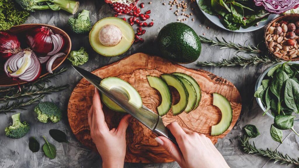 A combinação simples que faz o abacate ganhar sabor de mousse de chocolate e surpreende