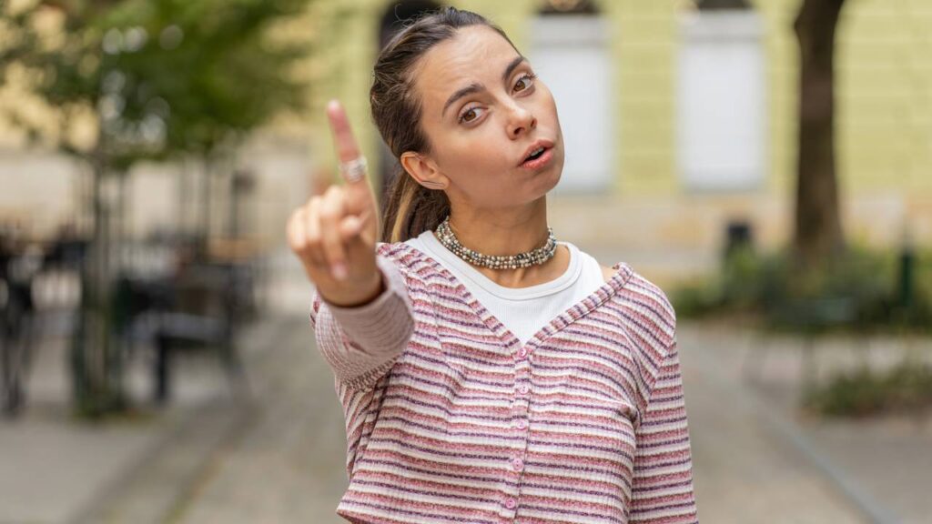 Como vencer o medo de desagradar e parar de viver em função da aprovação dos outros