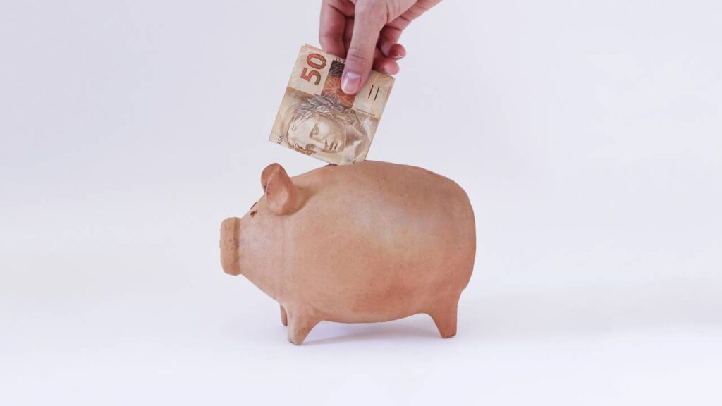 Como economizar dinheiro mudando sua mentalidade e criar hábitos financeiros mais conscientes