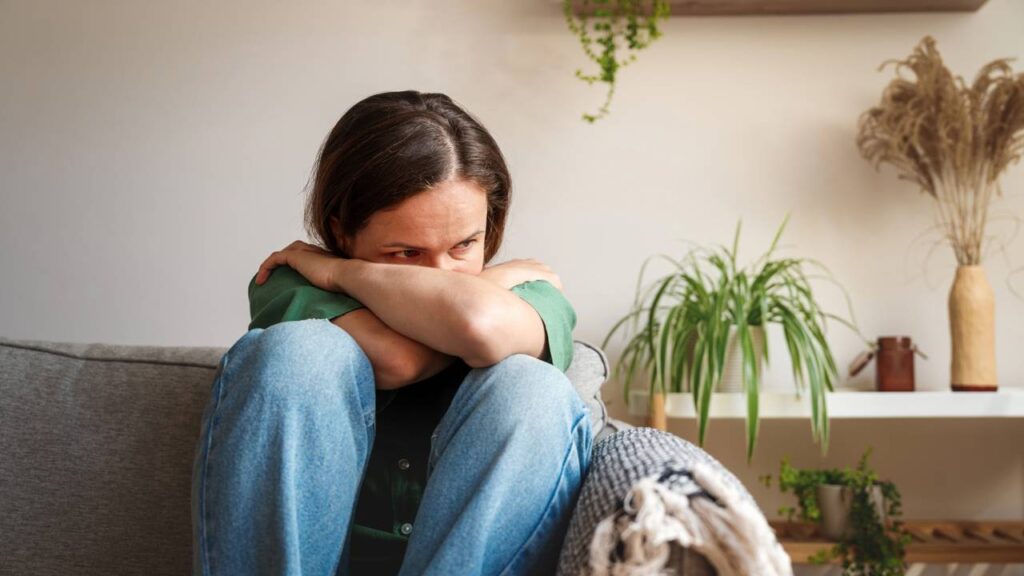 6 sinais de esgotamento emocional que muita gente ignora até o corpo começar a cobrar