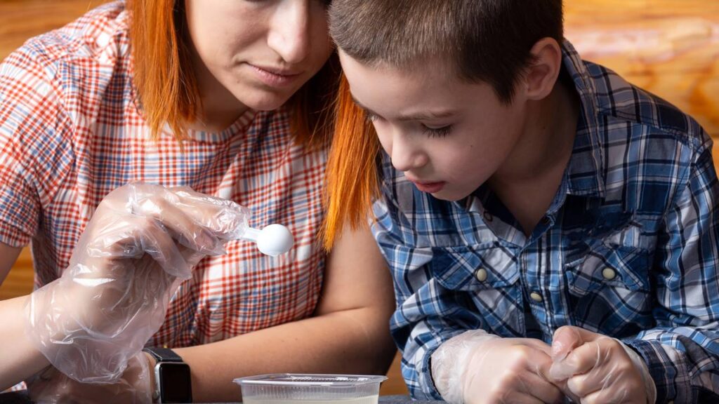 7 experimentos científicos fáceis de fazer em casa e aprender ciência na prática