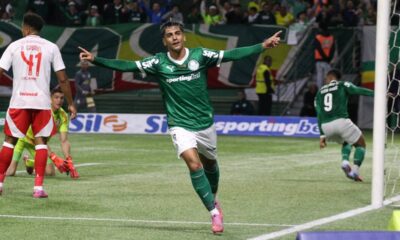 Palmeiras negocia Facundo Torres com prejuízo e confirma retorno do atacante à MLS