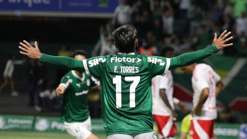 Palmeiras negocia Facundo Torres com prejuízo e confirma retorno do atacante à MLS