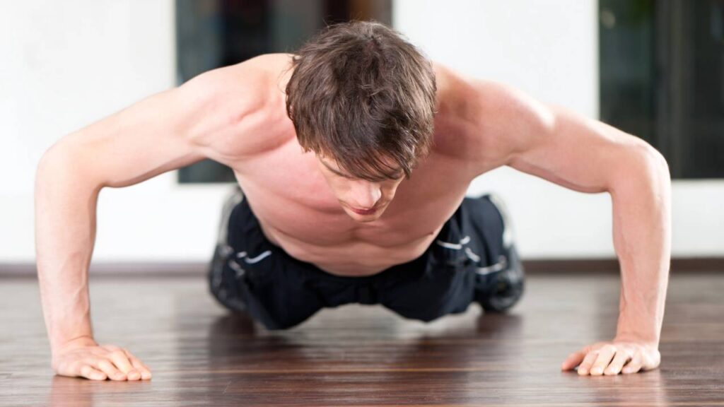 O que acontece com o corpo ao fazer flexões todos os dias e manter uma rotina simples