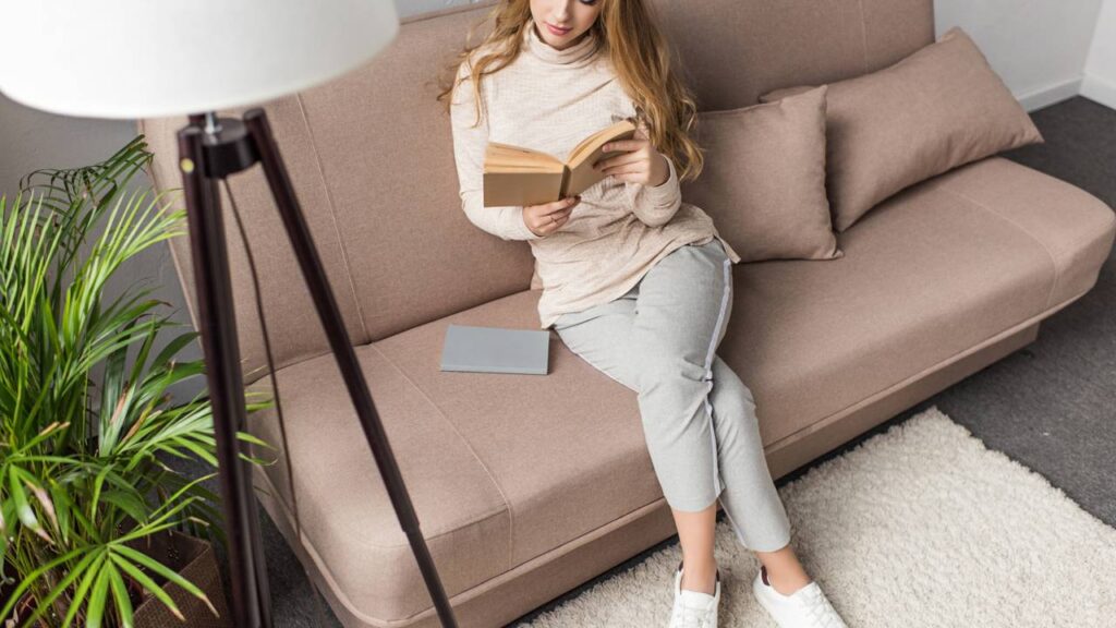 Por que a gente se sente diferente quando a casa está em silêncio, segundo a psicologia